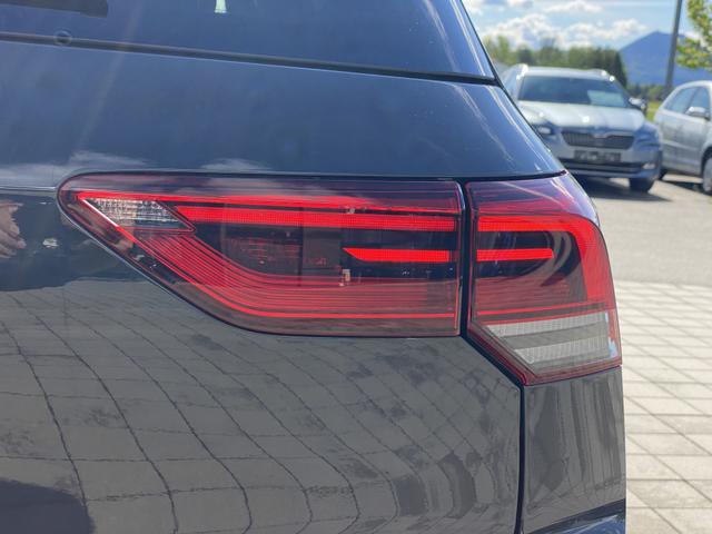  VW Golf 8 R-Line (D4) 1.5 eTSI Scheinwerfer 