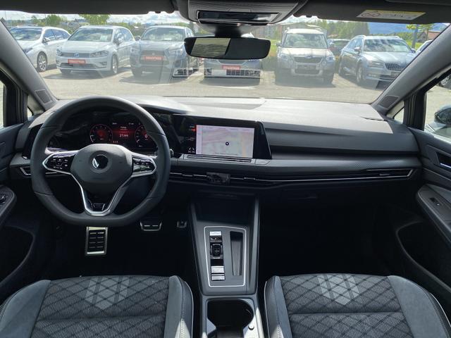  VW Golf 8 R-Line (D4) 1.5 eTSI Innenraum
