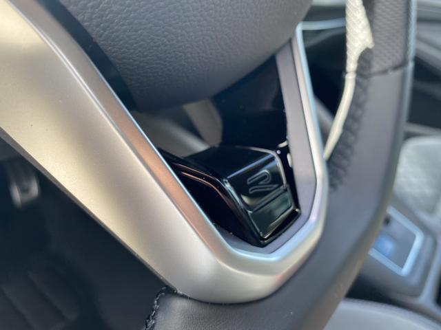  VW Golf 8 R-Line (D4) 1.5 eTSI Innenraum Highlights Lenkrad