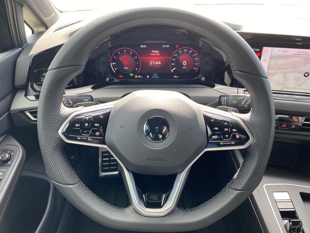  VW Golf 8 R-Line (D4) 1.5 eTSI Innenraum Highlights Lenkrad