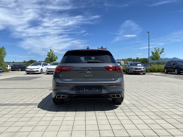 VW Golf 8 R-Line (D4) 1.5 eTSI 150 7-G DSG hinten