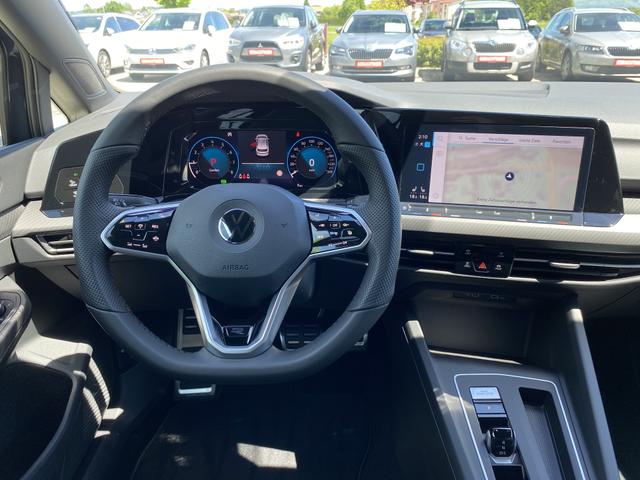 VW Golf 8 R-Line (D4) 1.5 eTSI 150 7-G DSG Lenkrad