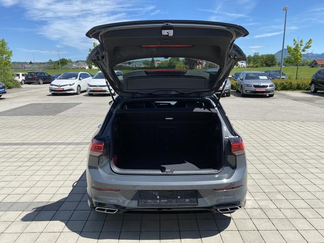  VW Golf 8 R-Line (D4) 1.5 eTSI 150 7-G DSG Kofferraum