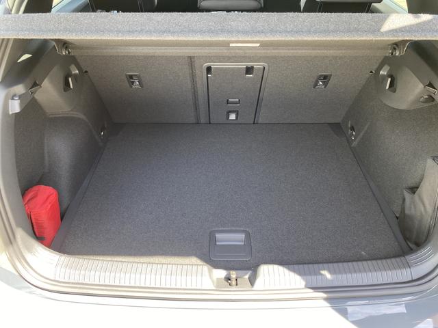  VW Golf 8 R-Line (D4) 1.5 eTSI 150 7-G DSG Kofferraum
