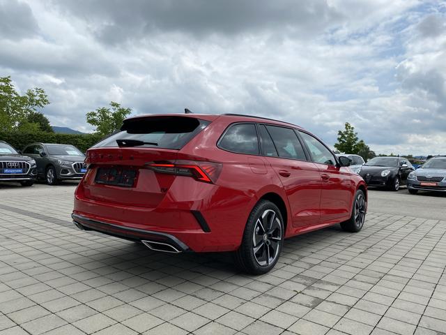 Skoda Octavia Combi RS iV hinten