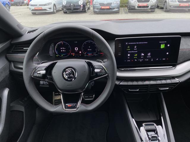 Skoda Octavia Combi RS iV Innenraum Lenkrad Multimedia 