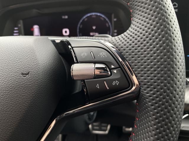 Skoda Octavia Combi RS iV Innenraum Lenkrad