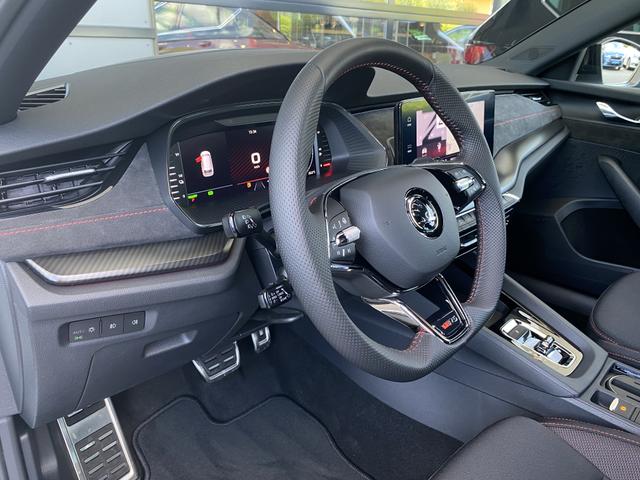 Skoda Octavia Combi RS iV Innenraum Lenkrad 