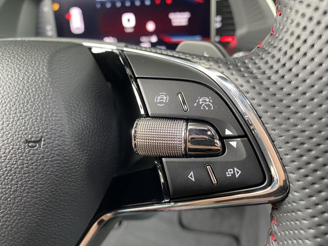 Skoda Octavia Combi RS iV Lenkrad 