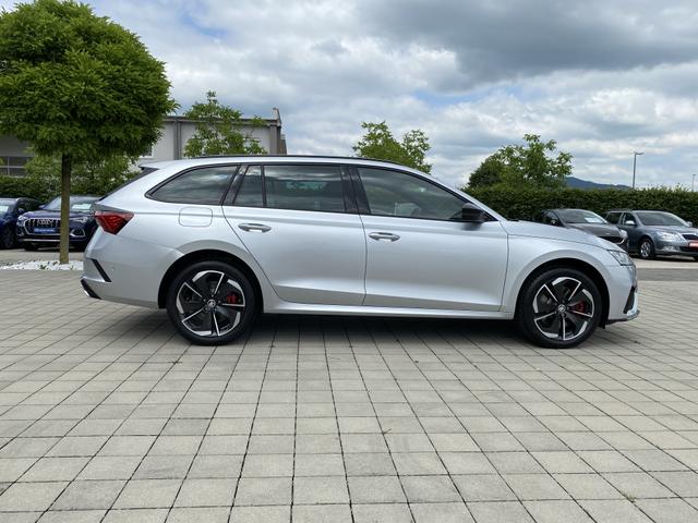 Skoda Octavia Combi RS iV Beifahrerseite 