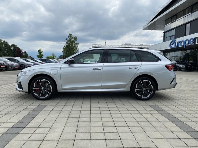 Skoda Octavia Combi RS iV Fahrerseite 