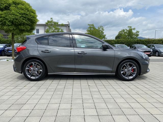 Ford Focus ST-LINE X Beifahrerseite