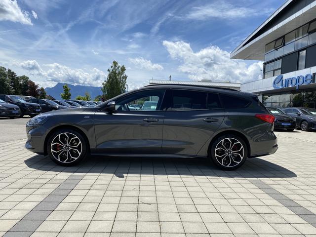 Ford Focus Turnier ST-LINE X Fahrerseite