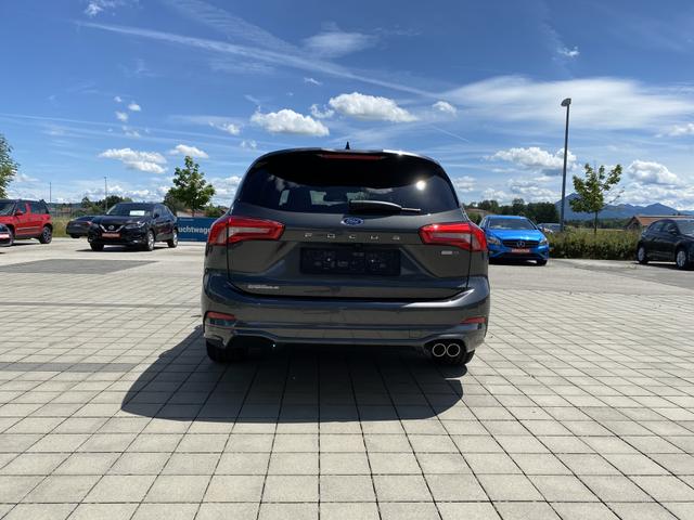 Ford Focus Turnier ST-LINE X hinten