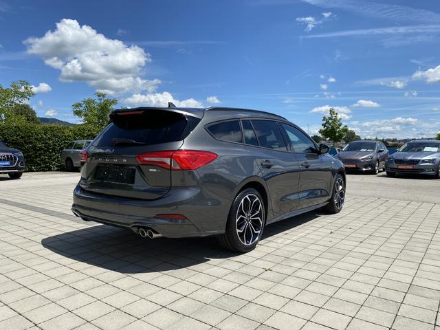 Ford Focus Turnier ST-LINE X hinten