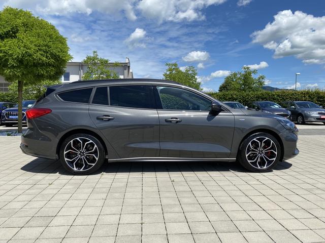 Ford Focus Turnier ST-LINE X Beifahrerseite