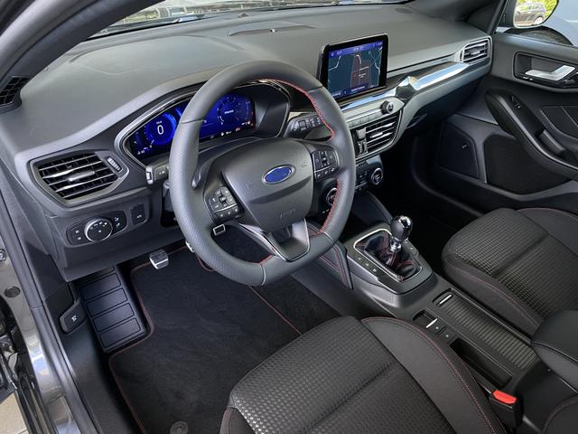 Ford Focus Turnier ST-LINE X Innenraum
