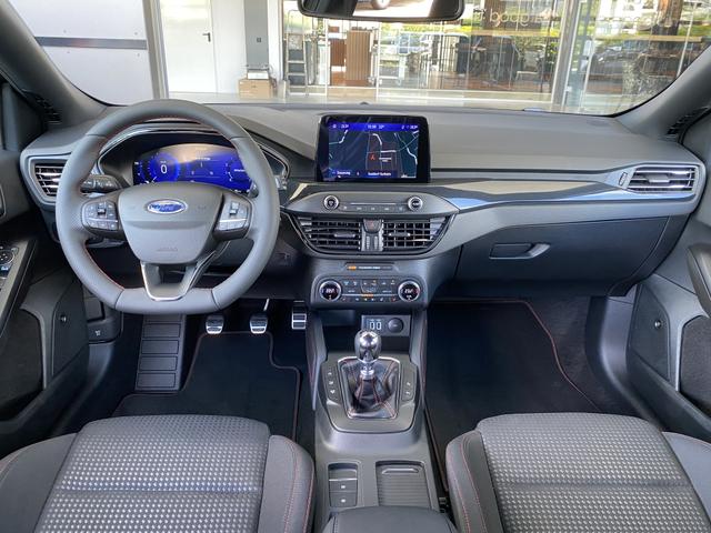 Ford Focus Turnier ST-LINE X Innenraum Highlights