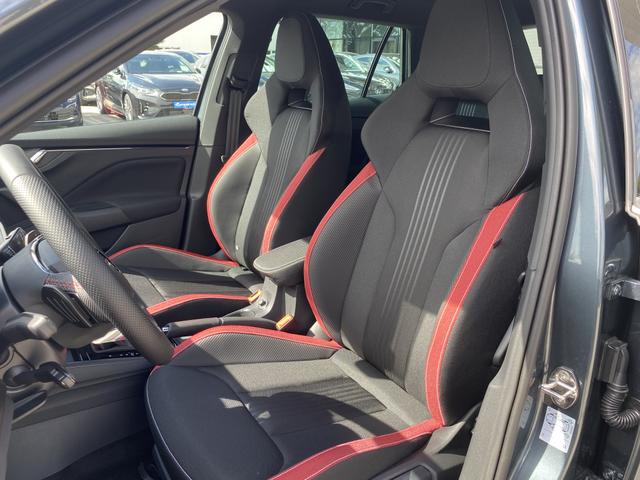 Skoda Kamiq Monte Carlo 1.5 TSI DSG Fahrer und Beifahrersitz 