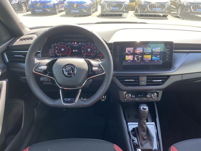 Skoda Kamiq Monte Carlo 1.5 TSI DSG Innenraum Lenkrad und Multimedia 