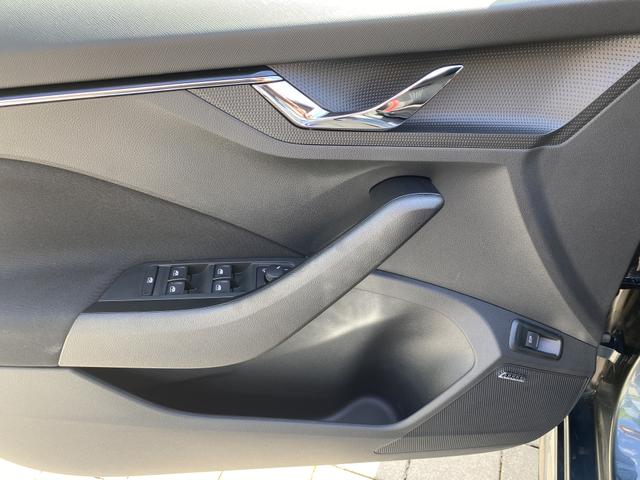 Skoda Kamiq Monte Carlo 1.5 TSI DSG Innenraum Fahrertür 