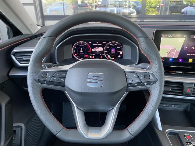 Seat Leon Sportstourer ST FR Lenkrad Innenraum 