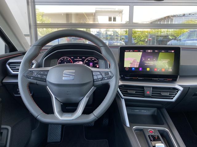  Seat Leon Sportstourer ST FR Innenraum Lenkrad Multimedia 