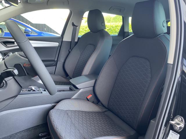  Seat Leon Sportstourer ST FR Fahrer und Beifahrersitze 