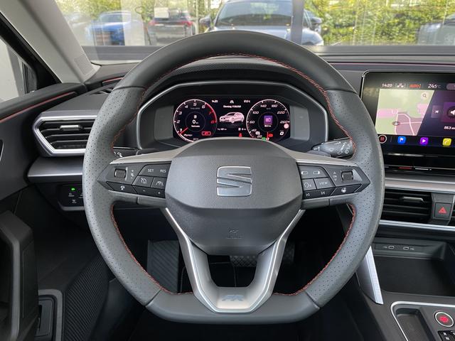 Seat Leon Sportstourer ST FR 1.5 eTSI Innenraum Lenkrad