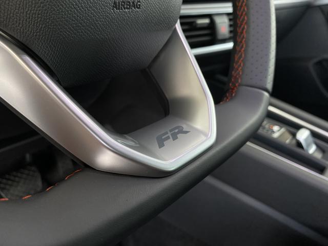 Seat Leon Sportstourer ST FR 1.5 eTSI Lenkrad 