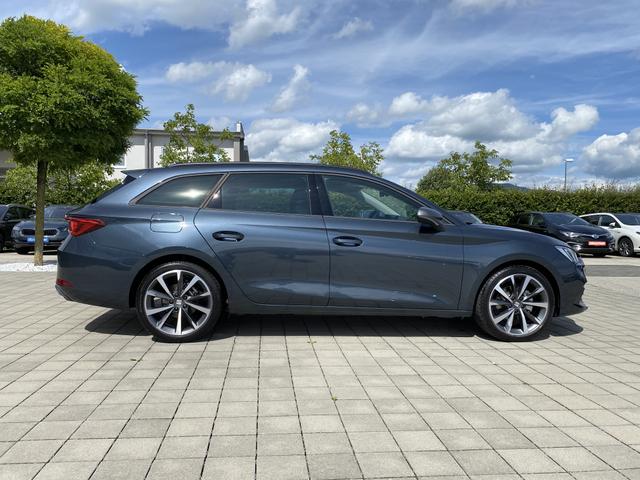 Seat Leon Sportstourer ST FR 1.5 eTSI Beifahrerseite 