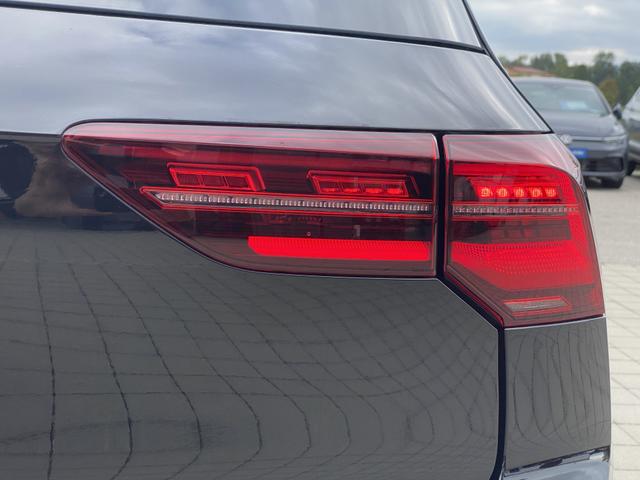 VW Golf 8 Style 1.5 eTSI OPF 150 DSG Rückleuchte 