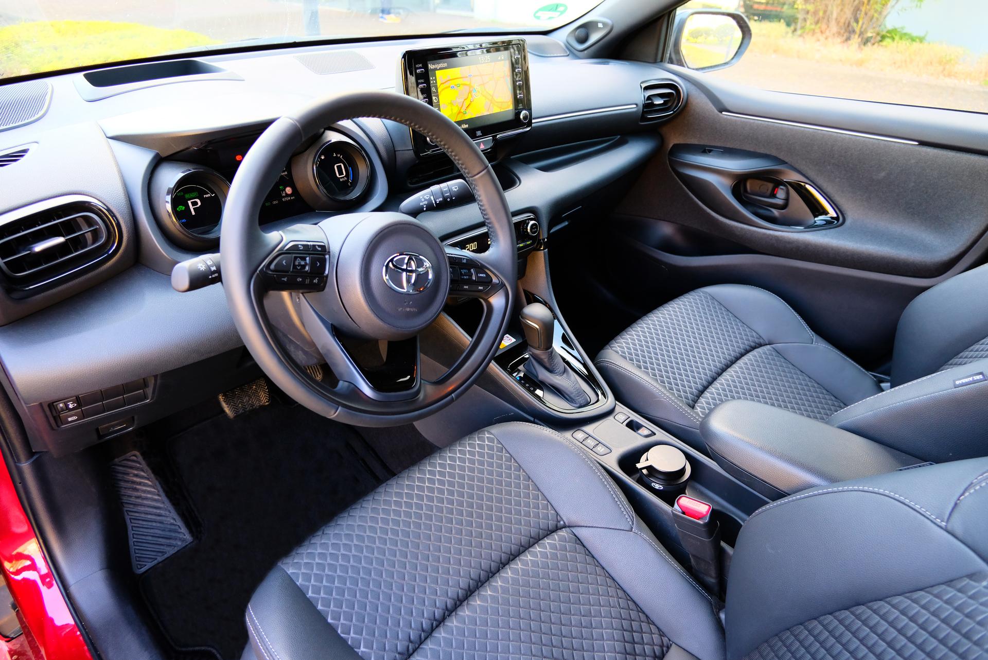 Toyota Yaris Hybrid Innenraum 