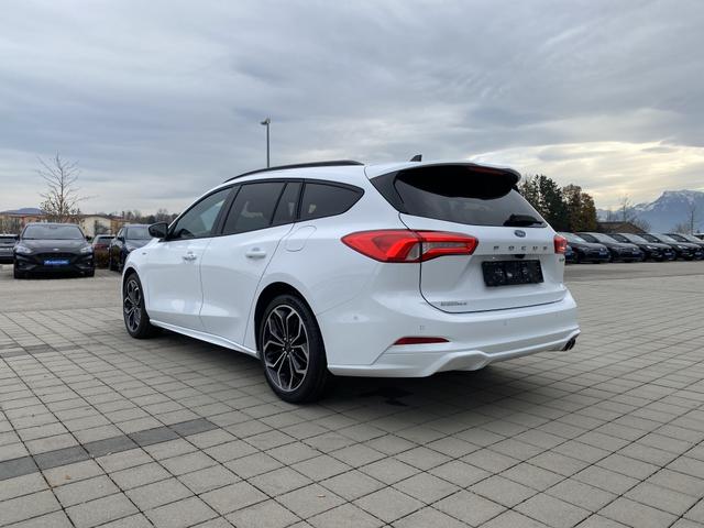 Ford Focus Turnier hinten 