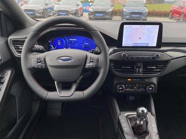 Innenraum Lenkrad Multimedia Ford Focus Turnier 