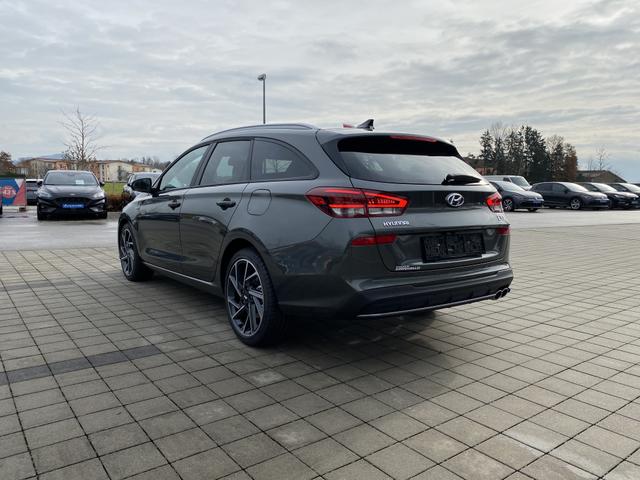 Hyundai i30 Kombi hinten