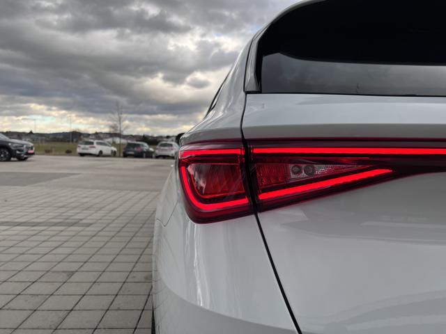 Seat Leon Sportstourer FR (D3) XL 1.5 eTSI 150 DSG|NAV.10"|BEATS|VIRTUAL|VOLL-LED|5J.GAR|AHK|UVM(Vorlauf 06.04.2026) 