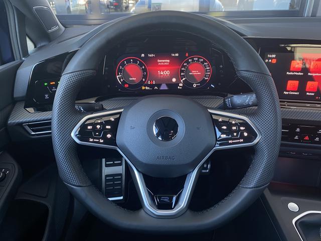  VW Golf 8 R-Line Lenkrad Cockpit 