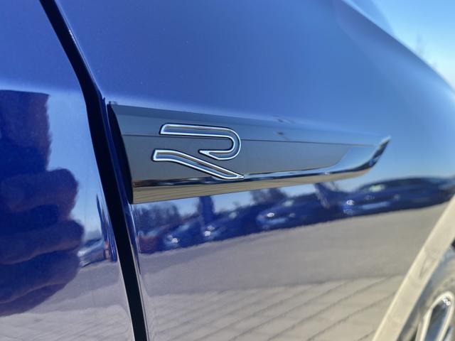  VW Golf 8 R-Line Emblem 