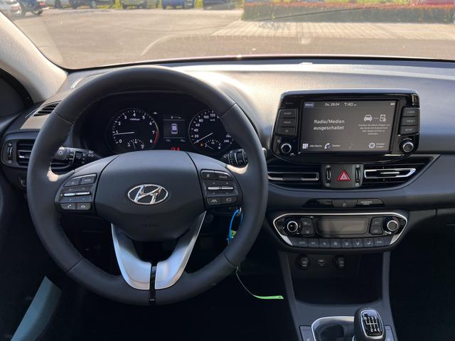 Hyundai i30 Kombi FAMILY (D5) 1.5 DPi 110|LED|CarPlay|Android|SHZ|PDC|CAM|KLIMAAUT.|NEBEL|LMR|UVM. (Vorlauf 07.06.2025) 