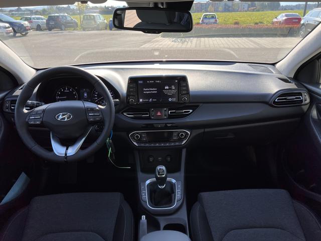 Hyundai i30 Kombi FAMILY (D5) 1.5 DPi 110|LED|CarPlay|Android|SHZ|PDC|CAM|KLIMAAUT.|NEBEL|LMR|UVM. (Vorlauf 07.06.2025) 