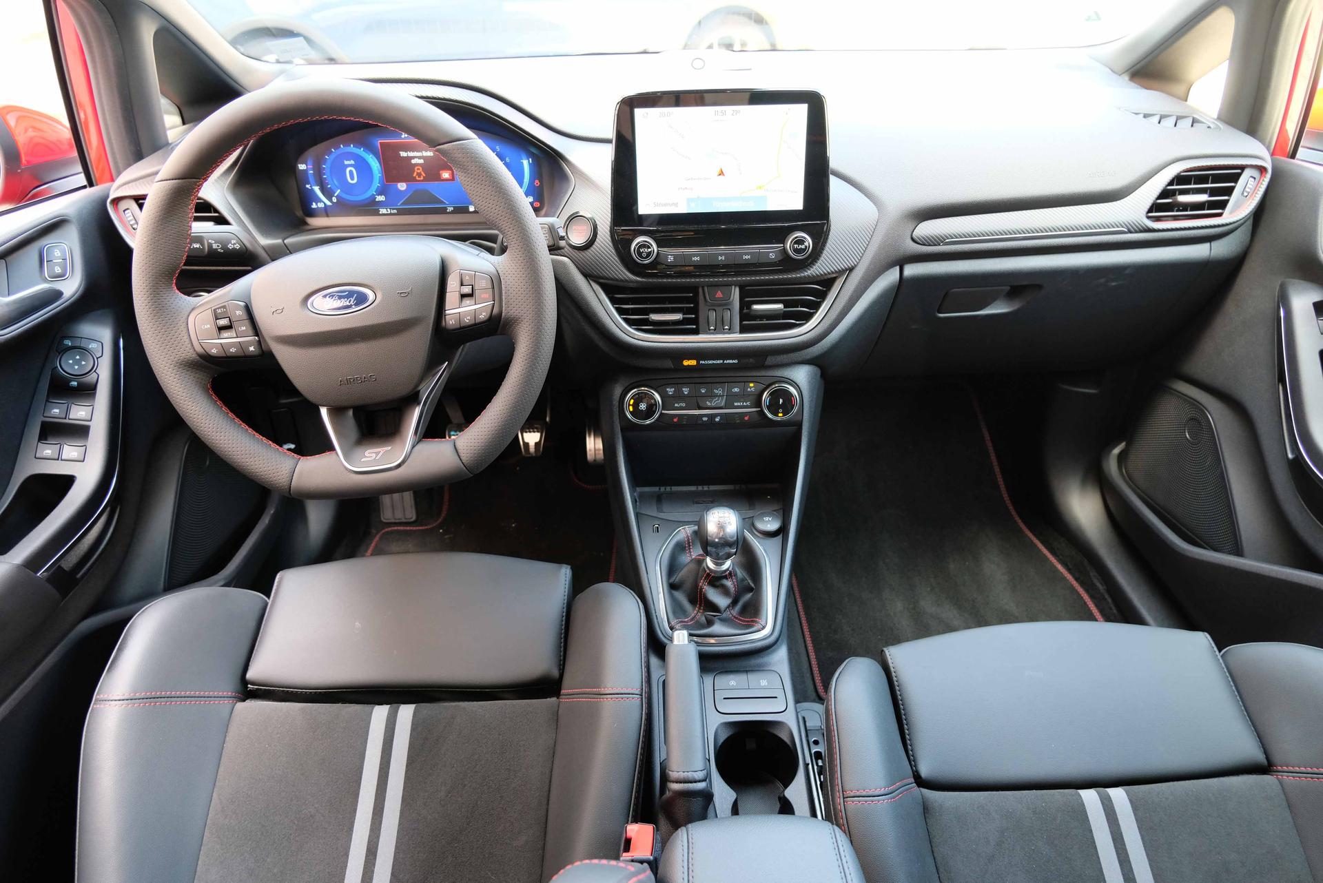 Innenraum Ford Fiesta VIII (1. Facelift) Ford Fiesta ST-Line 5 Türer 1.0l EcoBoost Hybrid 125