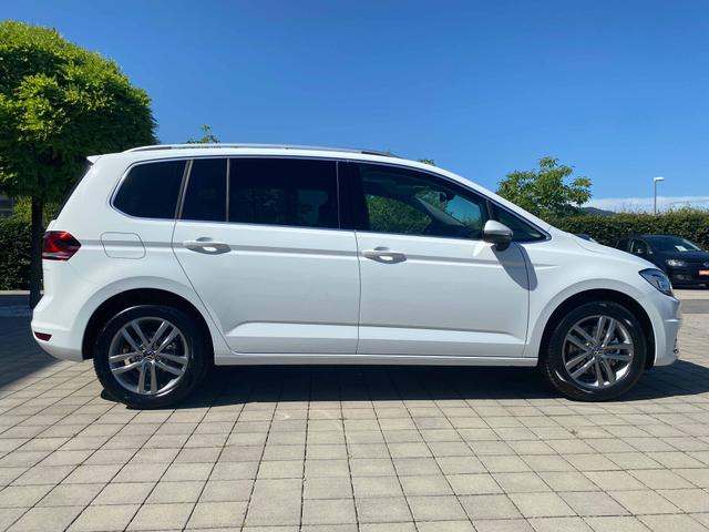 Beifahrerseite VW Touran Highline 1.5 TSI 150 DSG