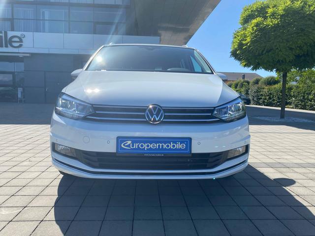 Front VW Touran Highline 1.5 TSI 150 DSG