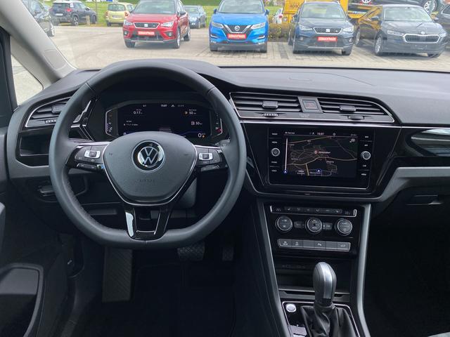 Innenraum Lenkrad Multimedia VW Touran Highline 