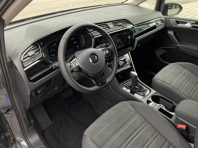 Innenraum VW Touran Highline 