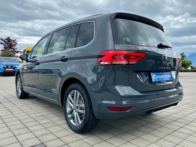 hinten VW Touran Highline 