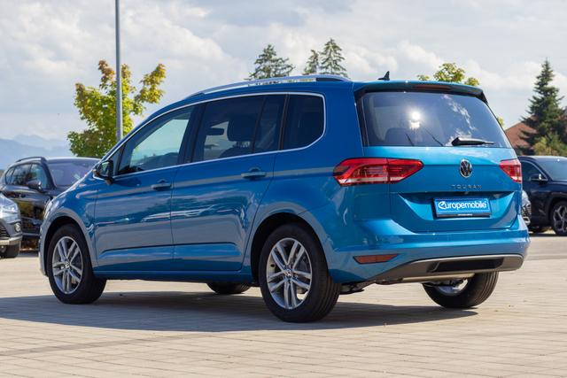 Hinten VW Touran Highline 1.5 TSI 150 DSG