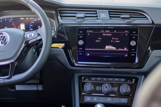 Innenraum Multimedia VW Touran Highline 1.5 TSI 150 DSG