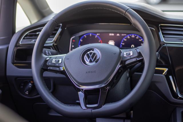 Lenkrad VW Touran Highline 1.5 TSI 150 DSG